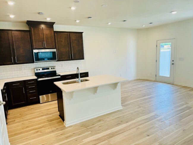 Building Photo - 5327 Bellflower Hls