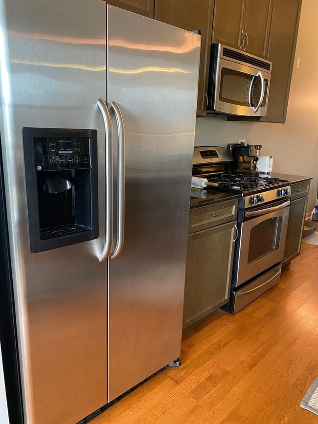 Building Photo - 511 W Division St