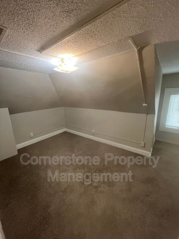 Building Photo - 225 S 7th St