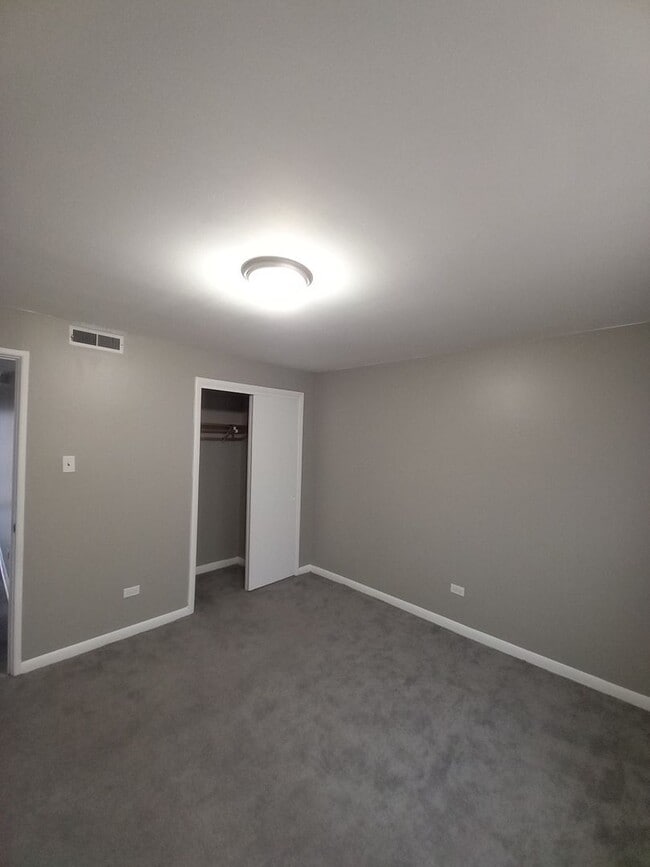 Building Photo - Beautifully Updated 2-Bedroom Condo
