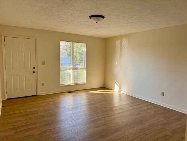 Sala de estar - 325 Cedar Cliff Rd