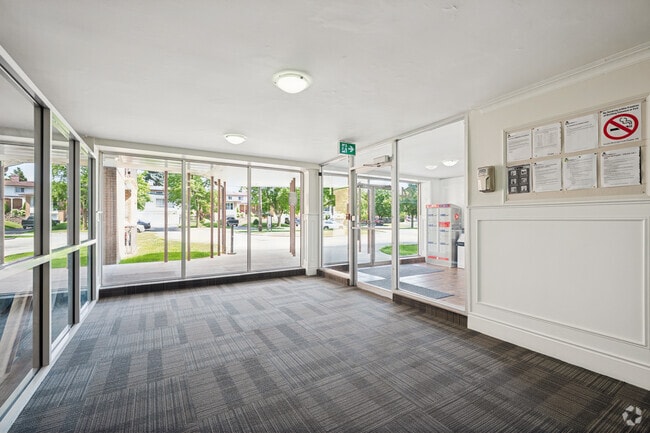 Lobby Photo - 34 Dixington Cres