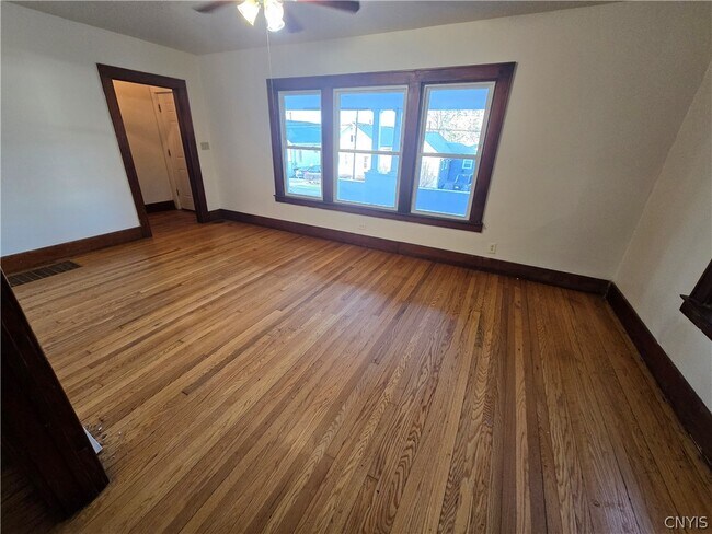 Foto del edificio - 322 Spring St