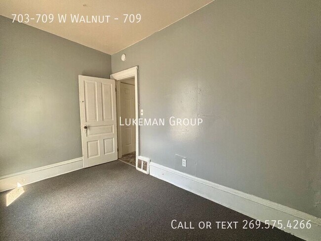 Building Photo - 703-709 W Walnut-709