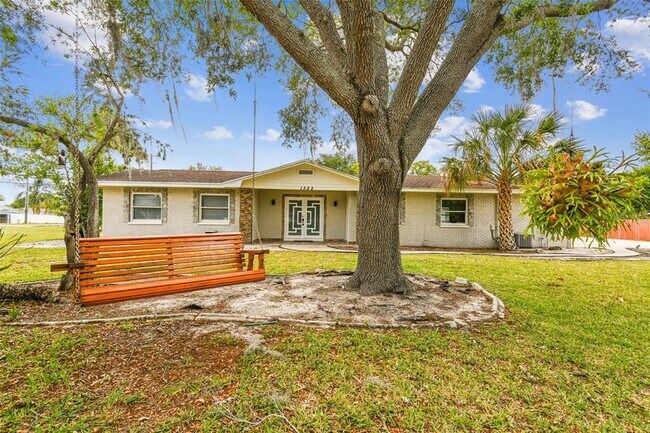 Foto del edificio - 1302 Brandonwood Dr