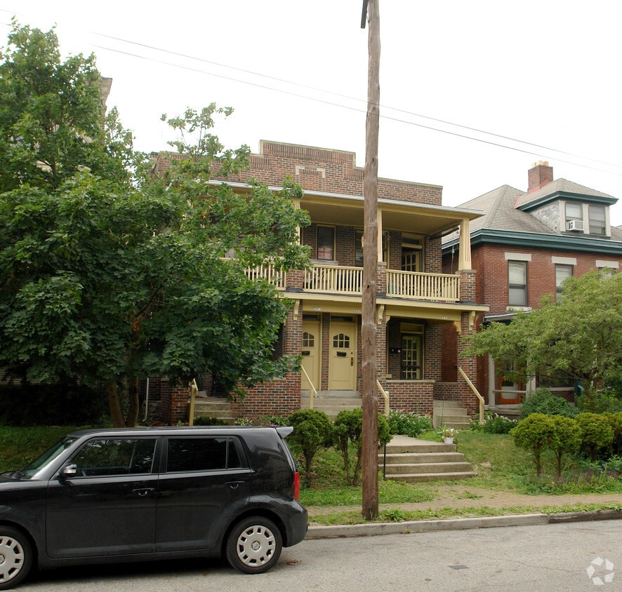 Building Photo - 111-113 W Hubbard Ave