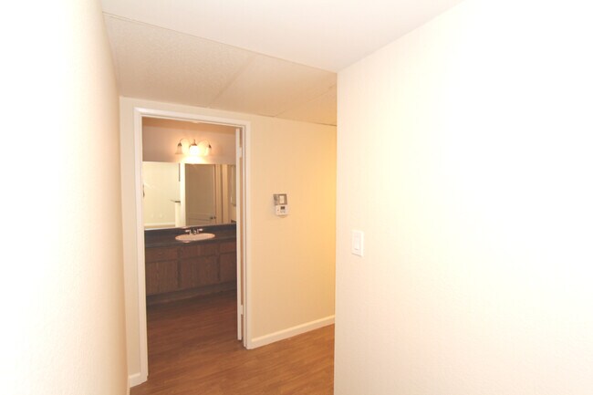 Foto del edificio - 5421 Kester Ave