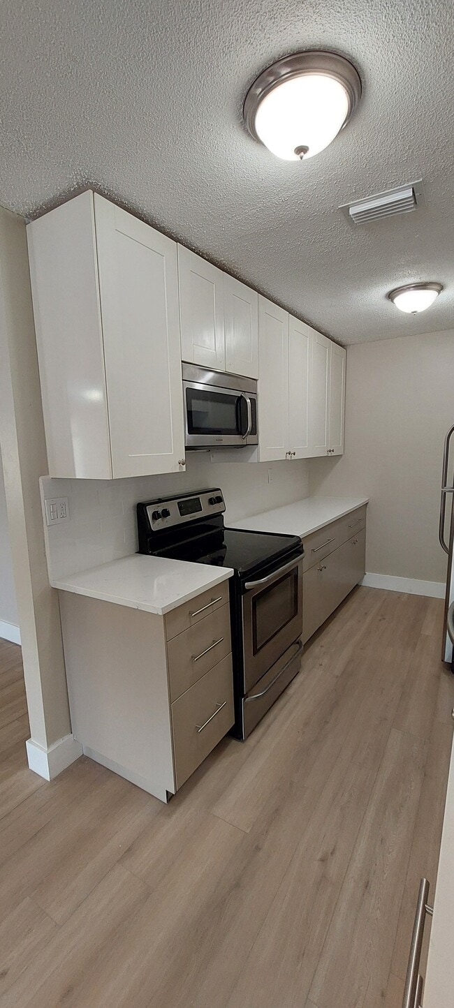 Building Photo - 904 Mandarin Is