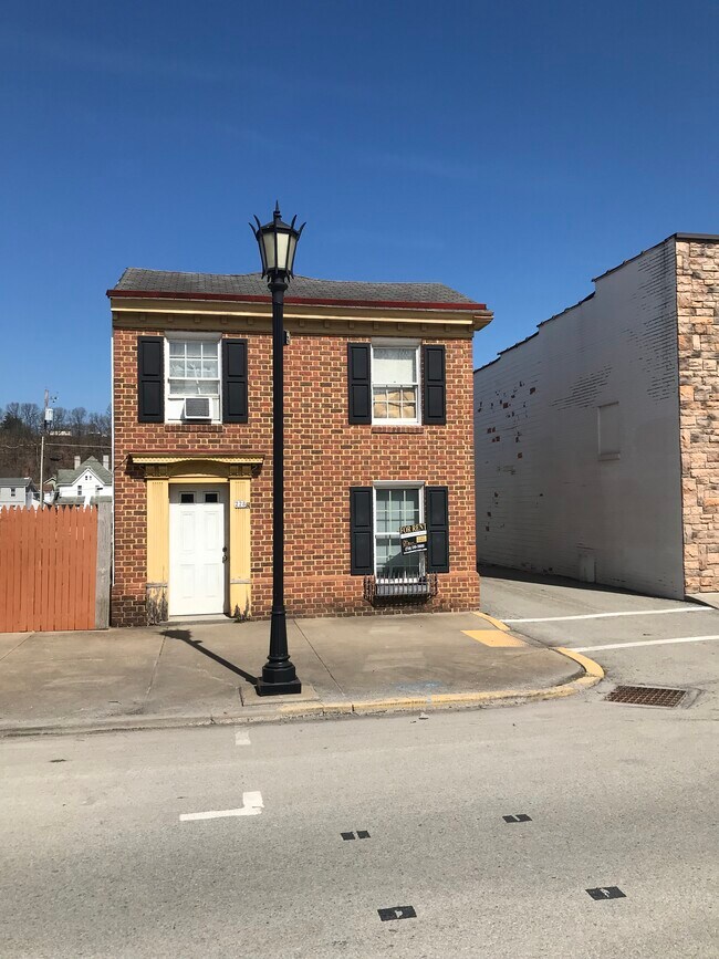 228 3rd St, California, PA 15419 Apartments in California, PA