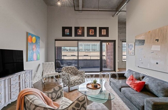 Building Photo - 360 W Pershing Rd