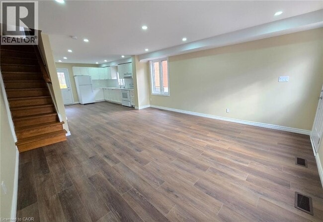 Building Photo - 32 Mill St