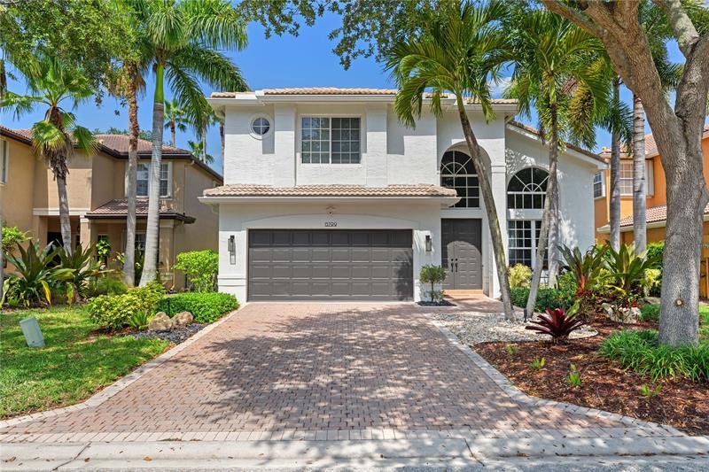 Foto principal - 15799 Menton Bay Ct