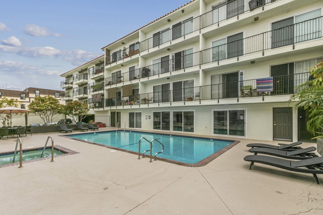 Photo - 1720 Ardmore Ave Apartment