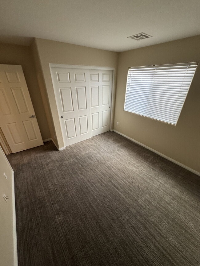 Foto del edificio - 4 Bed, 3 Bath with Bed down