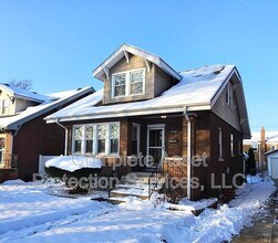 Building Photo - 1726 Davis Ave