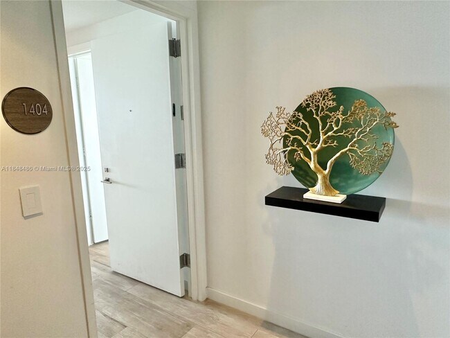 Foto del edificio - 650 NE 32nd St