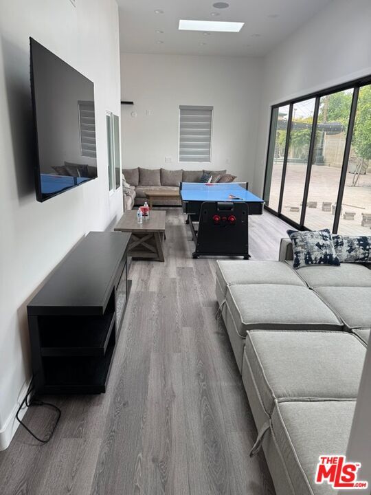 Foto del edificio - 13551 Hart St