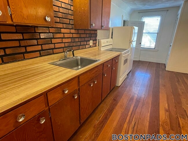 Foto del edificio - 79 Electric Ave