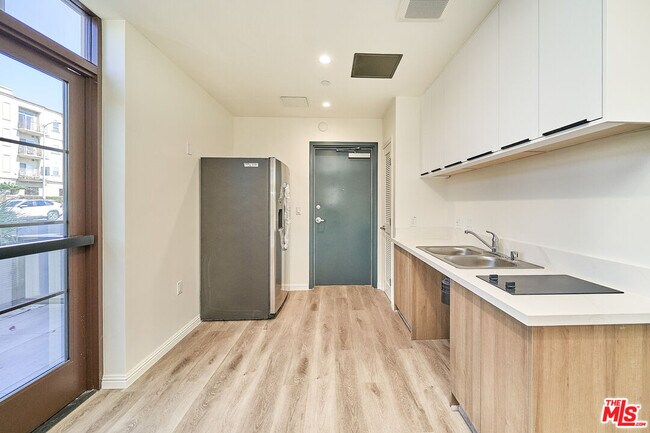 Foto del edificio - 951 S Wilton Pl