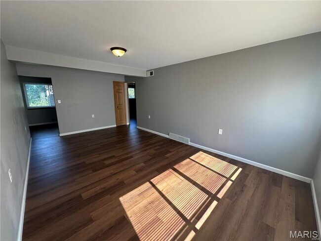 Foto del edificio - 13 Bruce Dr