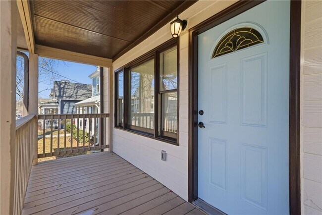 Building Photo - 698 Garibaldi St SW