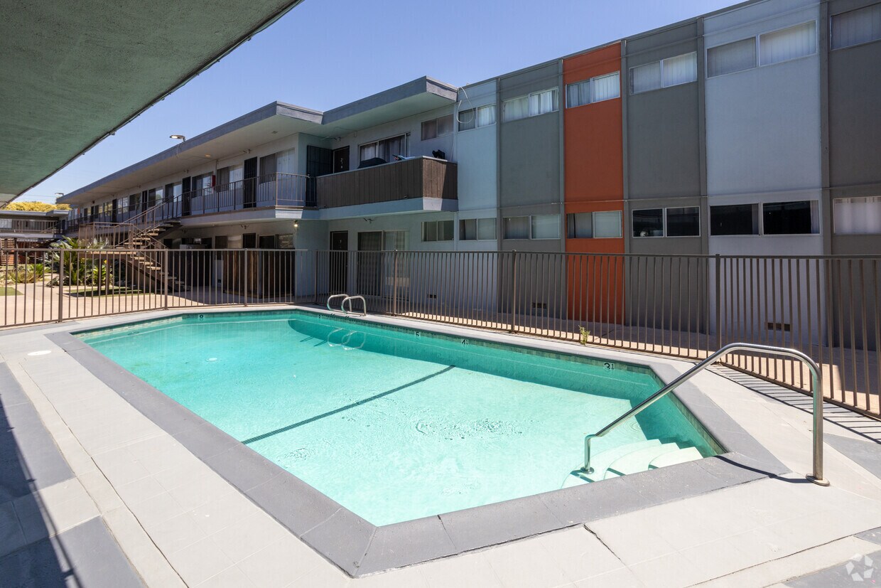 Saticoy Gardens Apartments in Van Nuys, CA