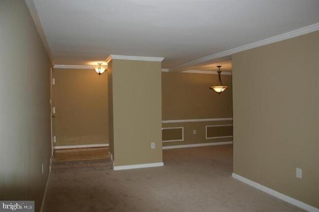 Building Photo - 402 Girard St
