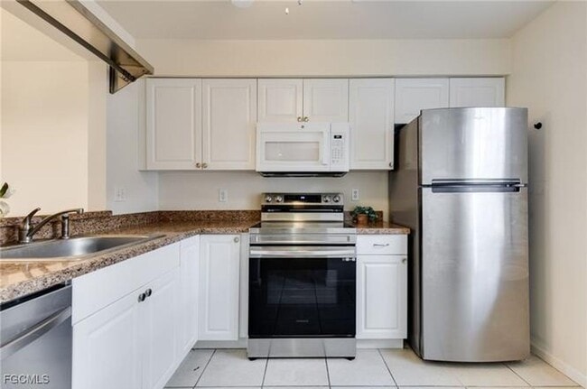 Building Photo - Cozy Condo at South Pointe Villas