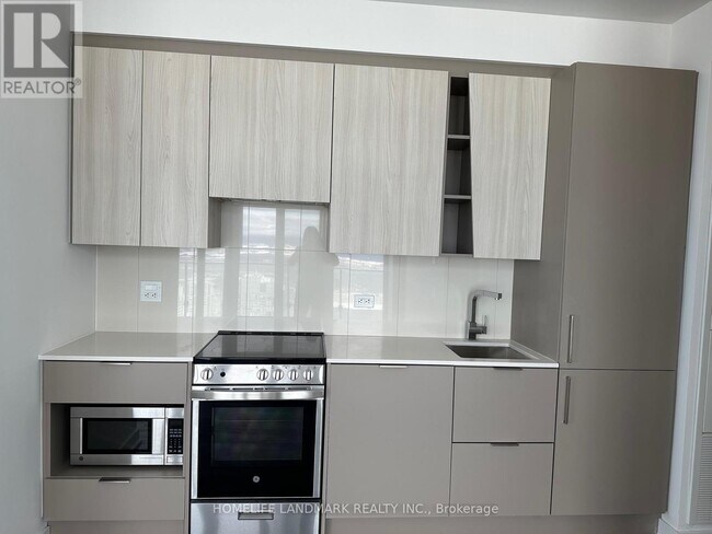 Photo du bâtiment - 3900 Confederation Pkwy
