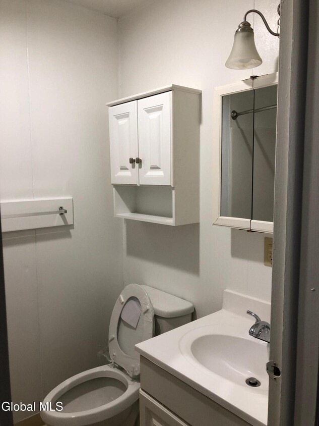 Building Photo - 19-21-21 Wells St