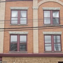 Building Photo - 46 N Sussex St