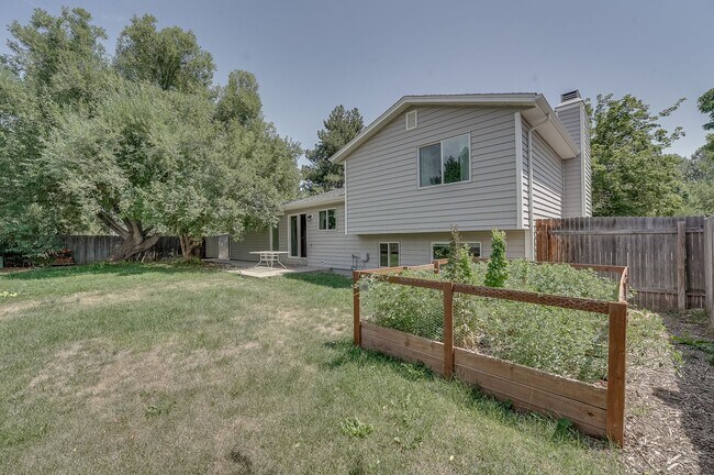 Foto del edificio - Cul-de-Sac Comfort | Updated Interior + Large Fenced Yard