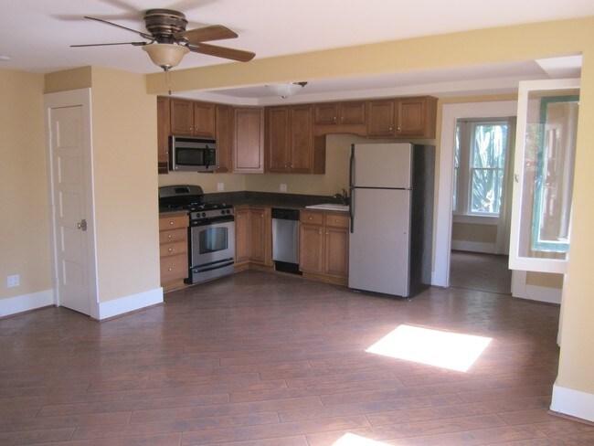 Foto del edificio - 6125 Glen Oak St