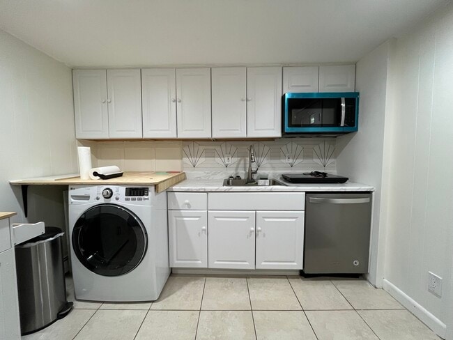 Building Photo - 16 Schlager Ave
