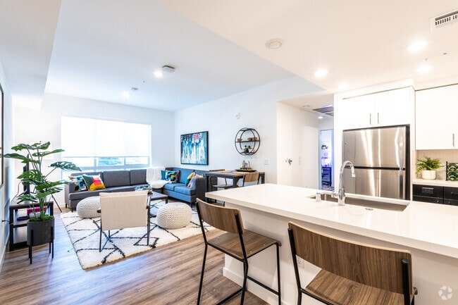4BR, 4BA - Wexler - Lease by the Bed