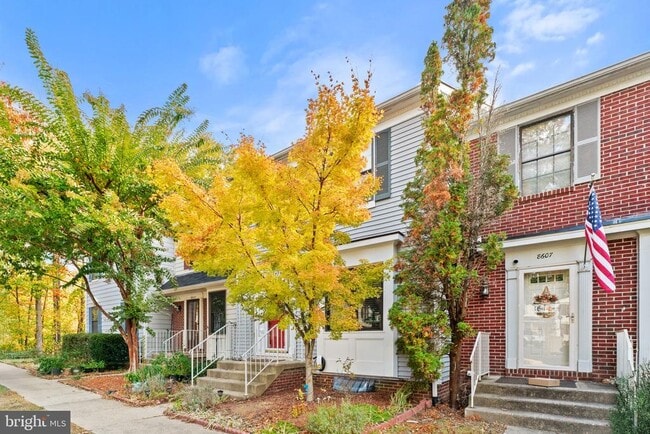 Building Photo - 8605 Western Oak Dr