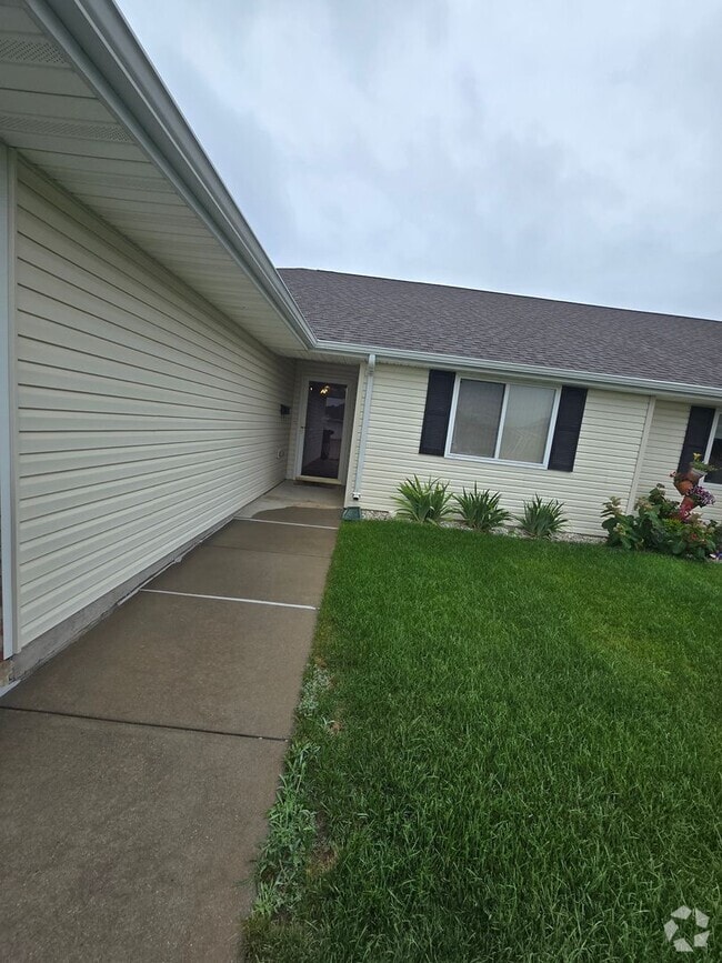 Building Photo - 905 Larayne Ln
