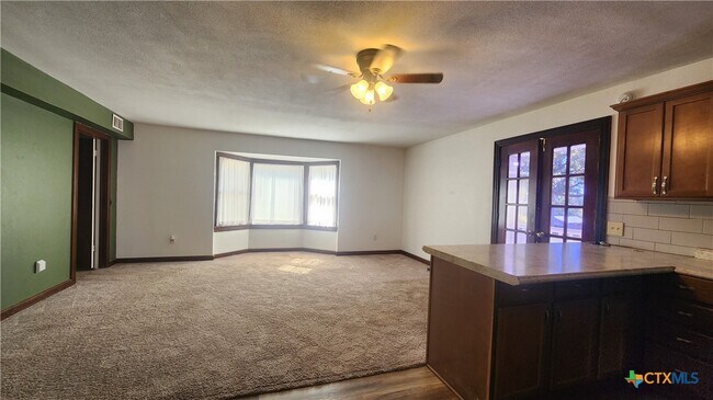 Foto del edificio - 716 Center Cir