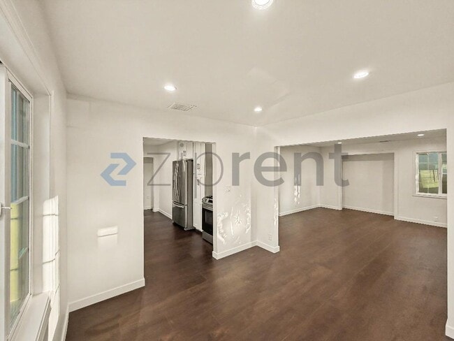 Building Photo - Unit