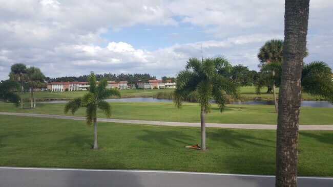 Golf course condo - 1 Vista Palm Ln