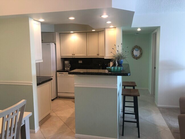 Building Photo - 630 Ocean Dr