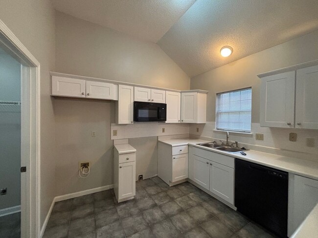 Building Photo - 3895 Oak Branch Cir E