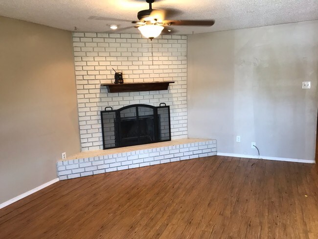 Building Photo - 105 Jennifer Ln