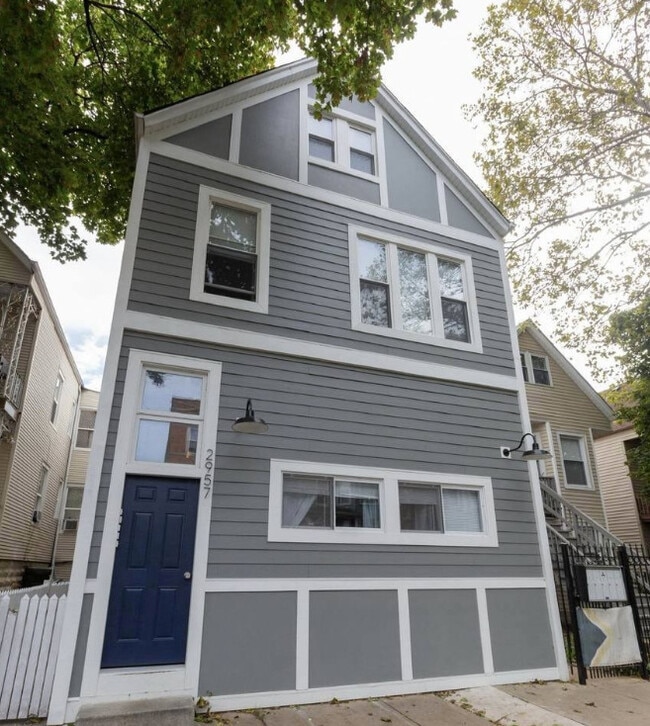 Building Photo - 2957 N Avers Ave