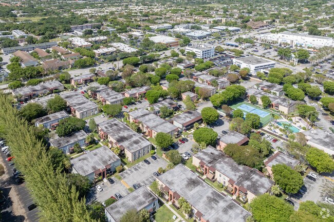 10748-10804 N Kendall Dr - Context - Spanish Trace Condominiums