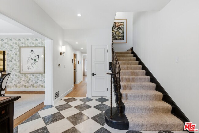 Building Photo - 312 S McCarty Dr