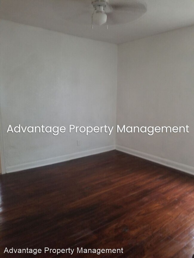 Building Photo - 2 br, 1 bath House - 3347 Carrington Rd.