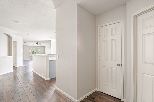 Building Photo - 2822 Foster Hill Dr