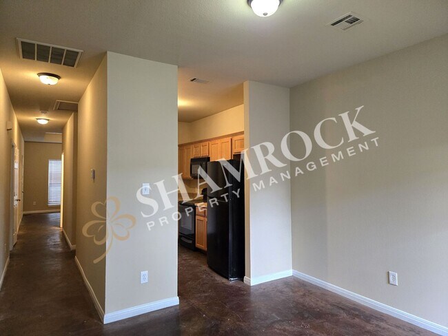 Foto del edificio - 3/2 Fourplex in Castle Heights