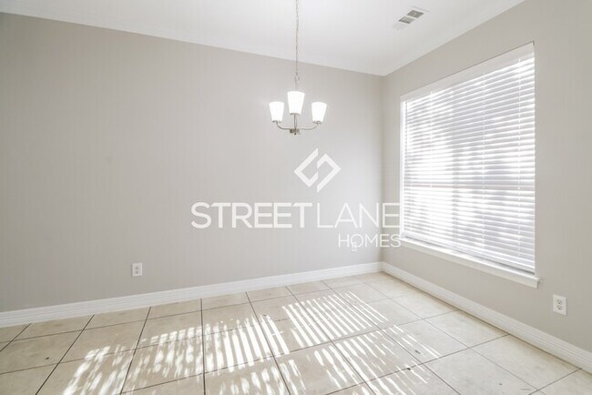 Foto del edificio - REDUCED! - Now offering 1-month free off f...